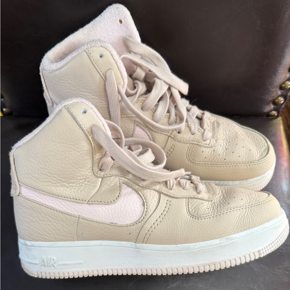 Nike Womens Air Force 1 Sculpt
Sanddrift · Light Soft Pink · Summit White.